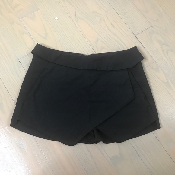Aritzia Talula Asymmetrical Skort - Picture 2 of 8